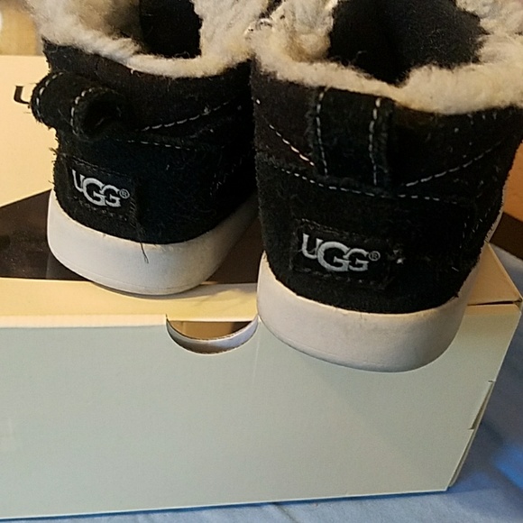 Baby UGG - Picture 3 of 7